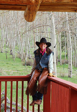 master weaver Tina Bergh Woolley in her western cowgirl gear